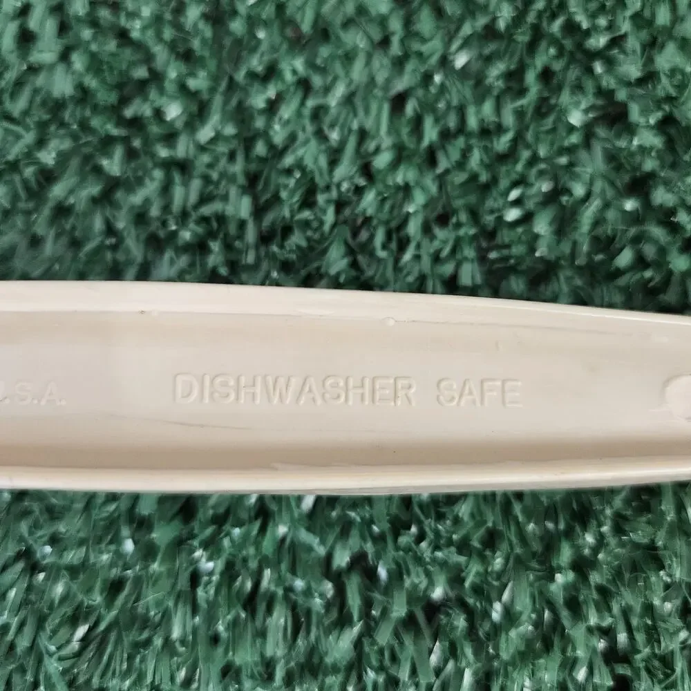 Ekco Almond Nylon Soup/Sauce Ladle USA Dishwasher Safe Kitchen Utensil 11